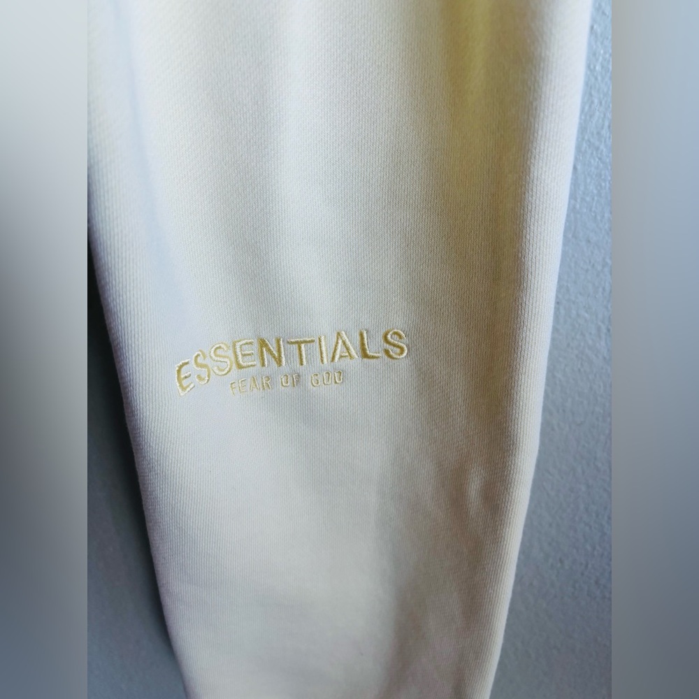 FEAR OF GOD ESSENTIALS SWEATPANTS IN GARDEN YELLOW SIZE:SMALL - Picture 4 of 6